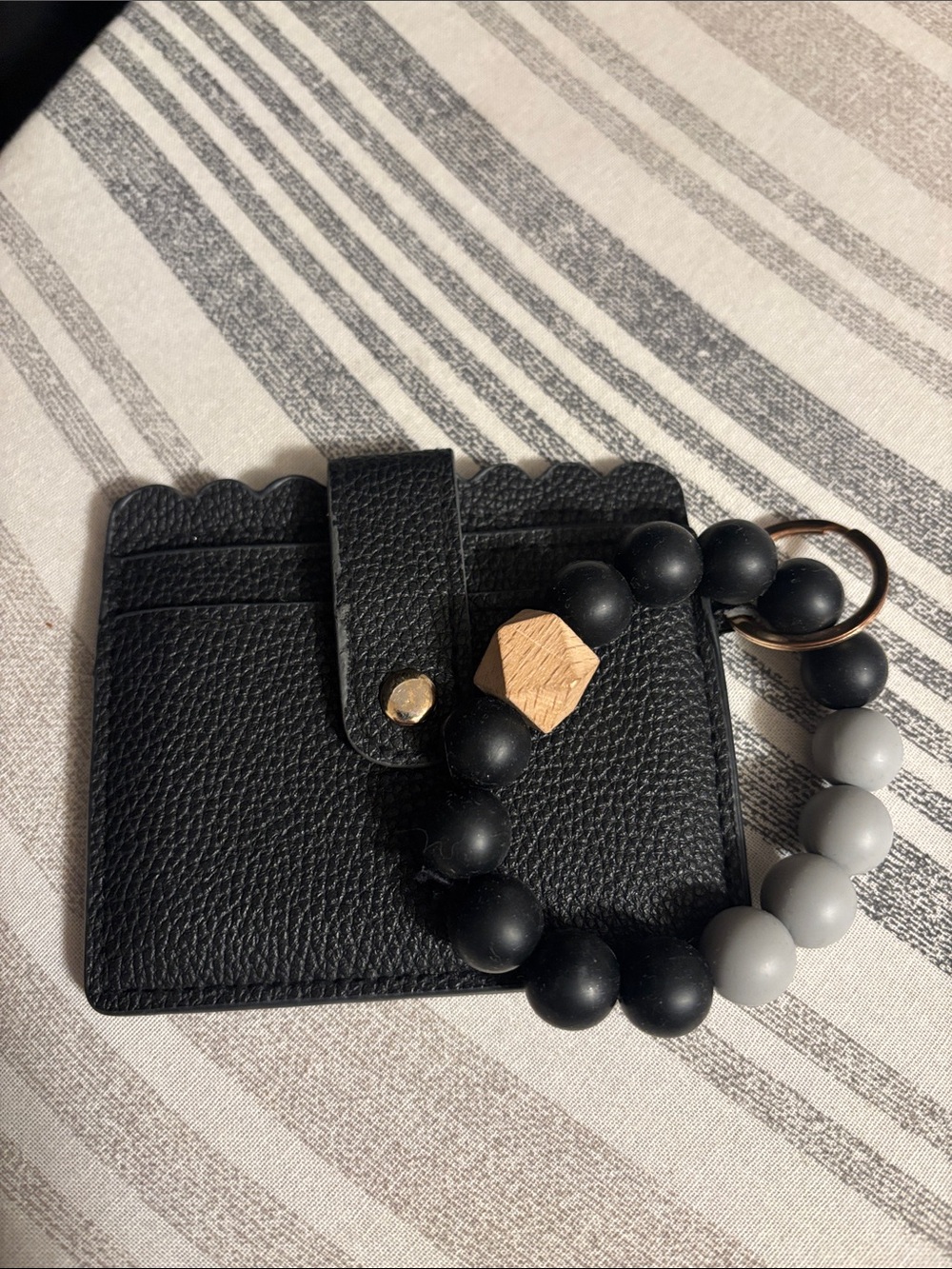 Source Unknown Black Card Holder with Beaded Wristlet and Gold Accent has flaw